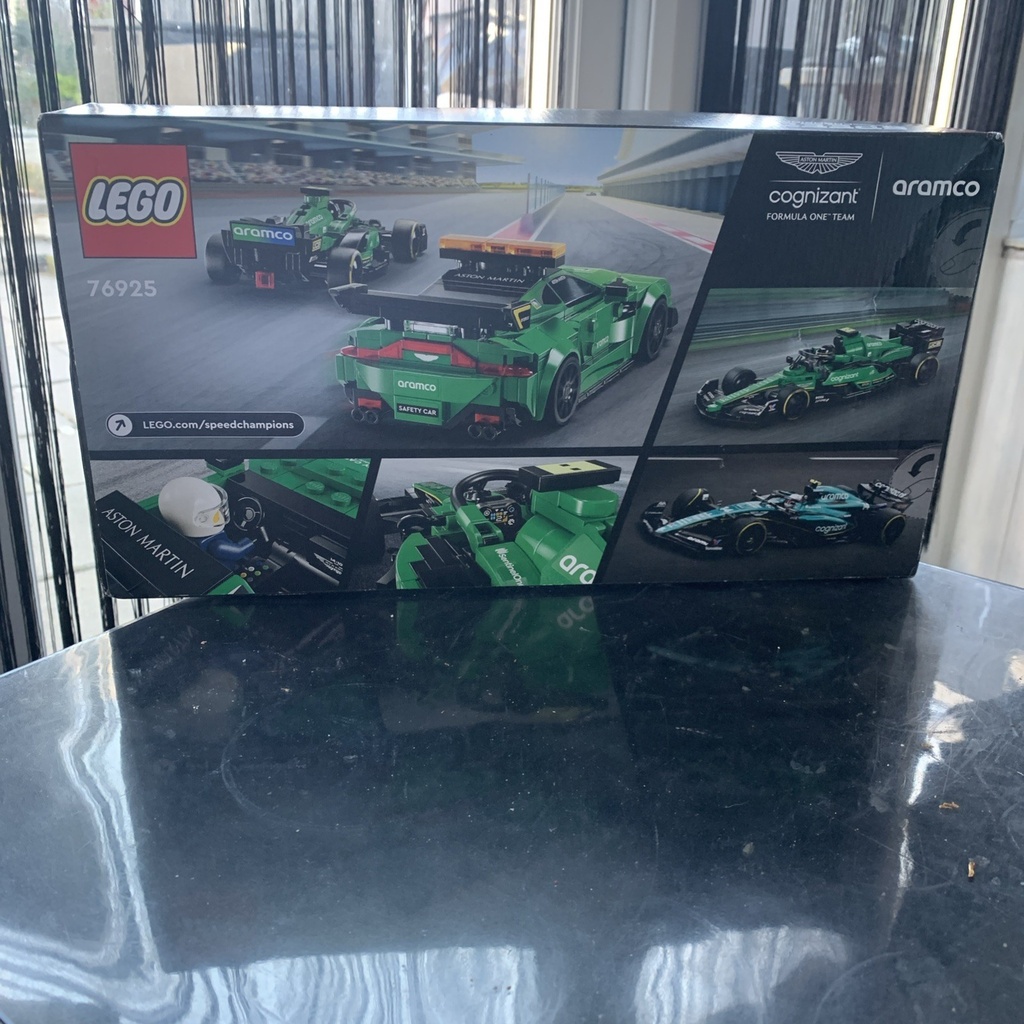 LEGO SPEED CHAMPIONS Aston Martin Safety Car Amr23 76925
