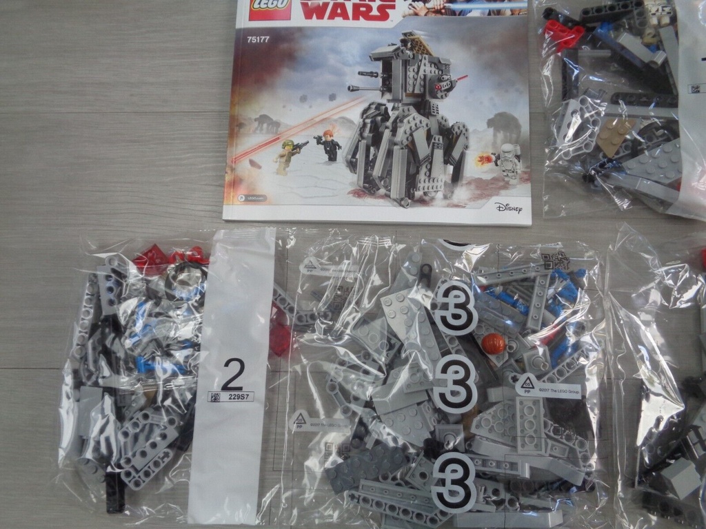 Lego Star Wars 75177 First Order Heavy Scout Walker contents