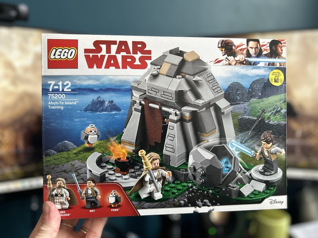 LEGO Star Wars AhchTo Island Training 75200 And ForceLink Luke Skywalker