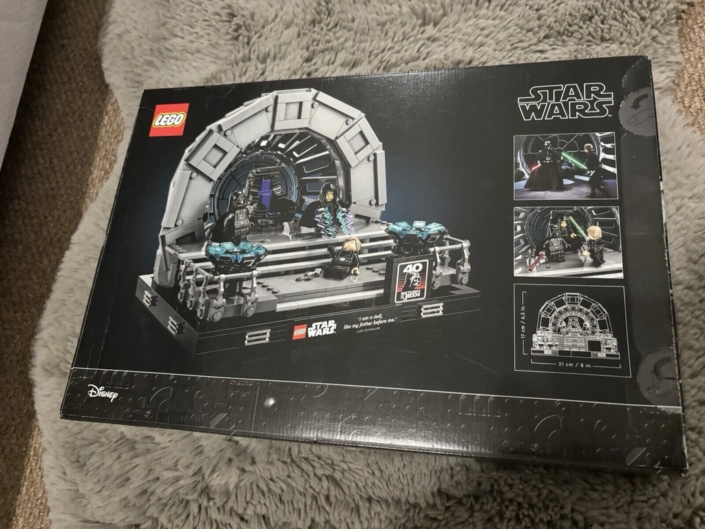 LEGO Star Wars Emperors Throne Room Diorama 75352
