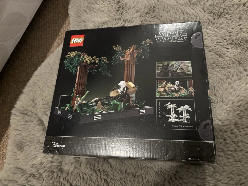 LEGO Star Wars Endor Speeder Chase Diorama 75353